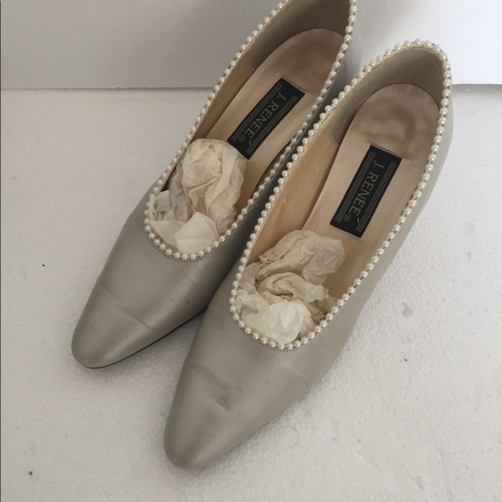 J Renee White Leather w/ Pearl Pumps Heel 9 N